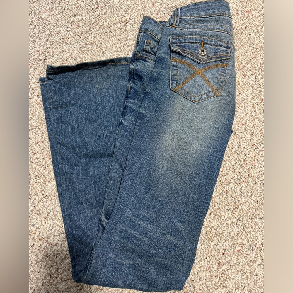 Women’s size 7 Brooklyn low rise flare jeans